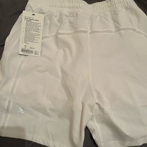 NWT Men’s Lululemon Pace Breaker 7 inch lined shorts